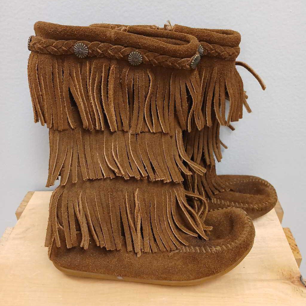 12 Minnetonka 3 Layer Fringe Boots