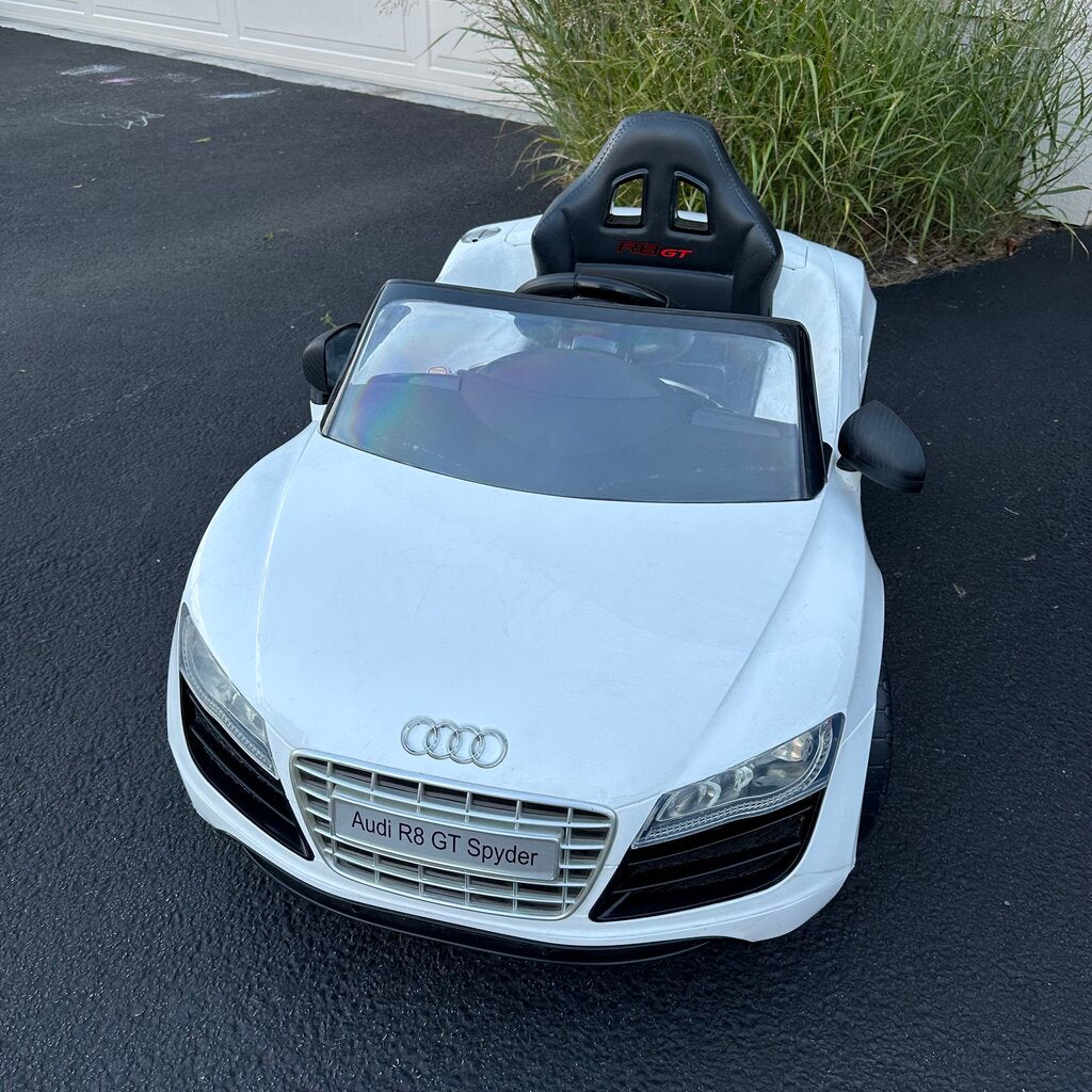 Kid Tracx Electric Ride On Car - Audi R8 GT Spyder AS-IS