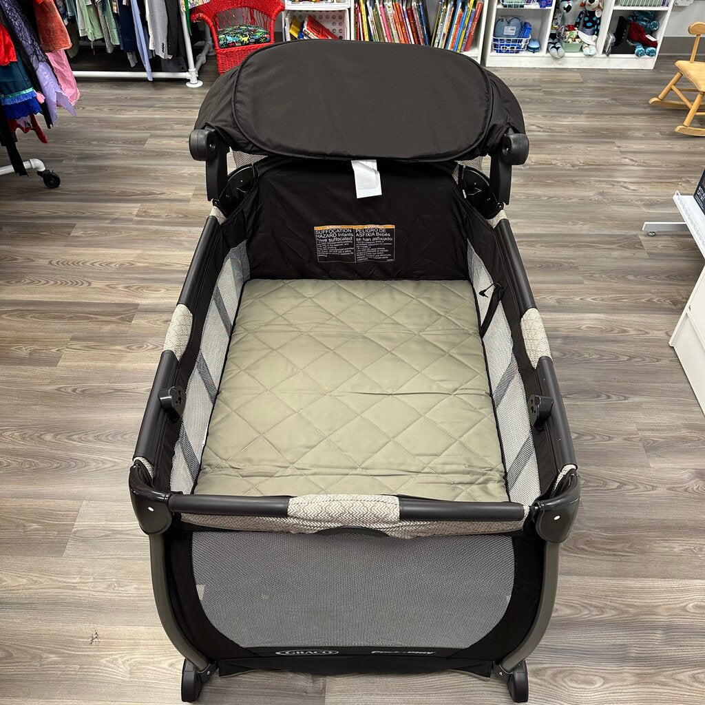Pack 'n Play Playard Cuddle Cove Elite with Soothe Surround Vibration and Sounds