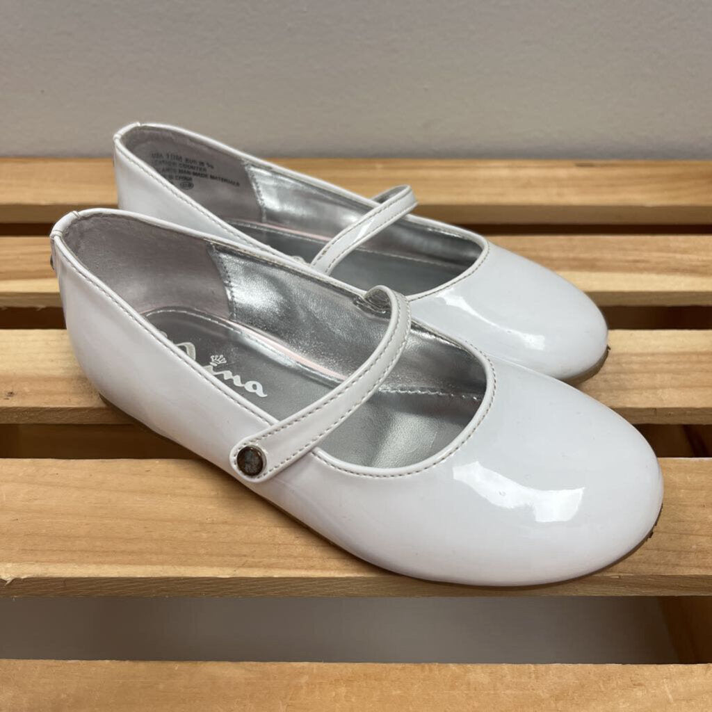 10M: Nina White Patent Mary Janes