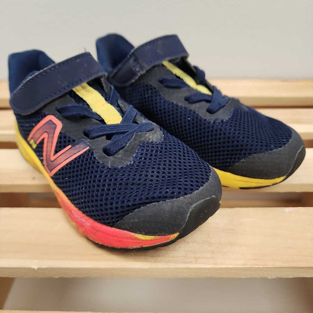 8: New Balance Navy/Orange Velcro Snekers