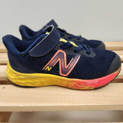 8: New Balance Navy/Orange Velcro Snekers