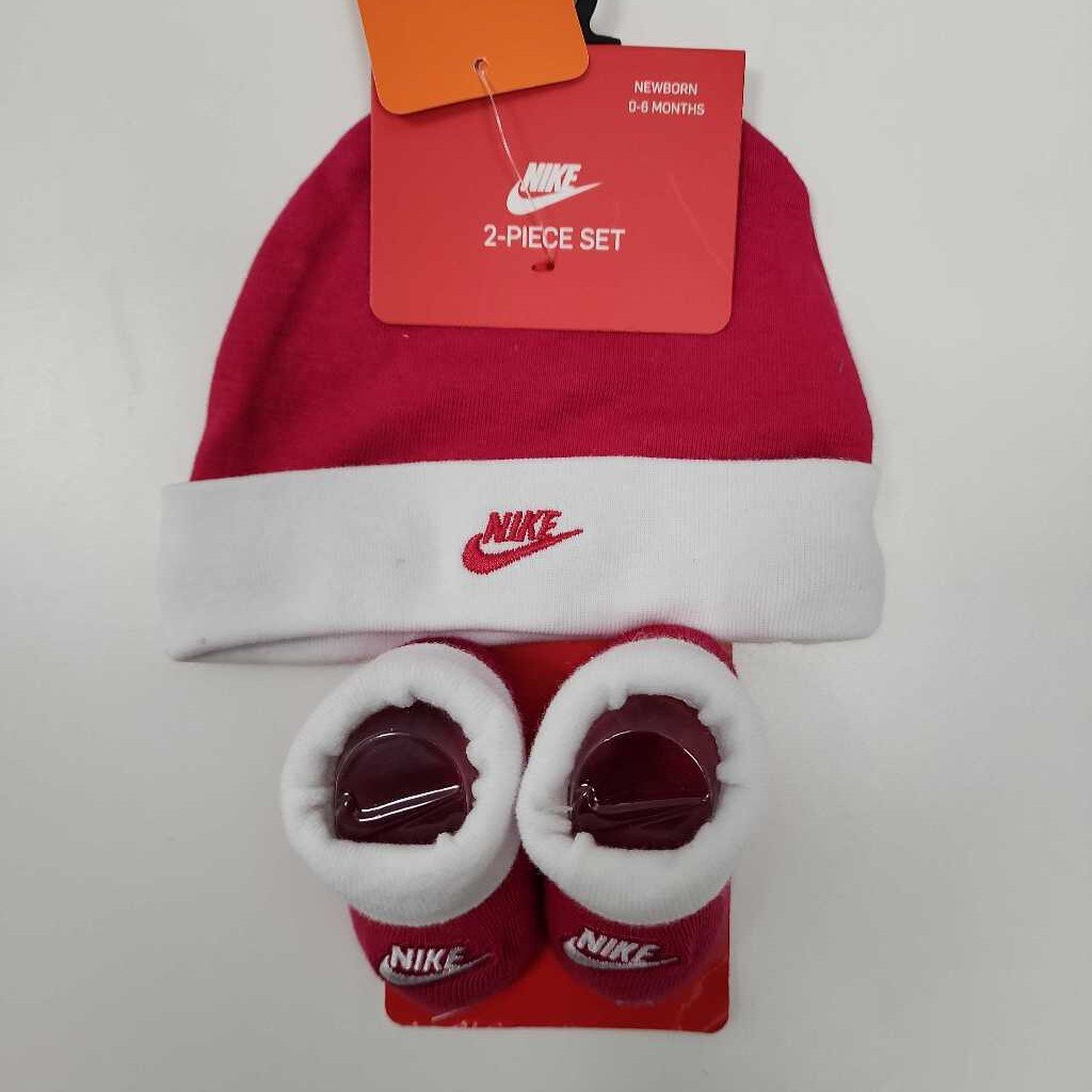 0-6M: Nike pink crib cap + booties NWT