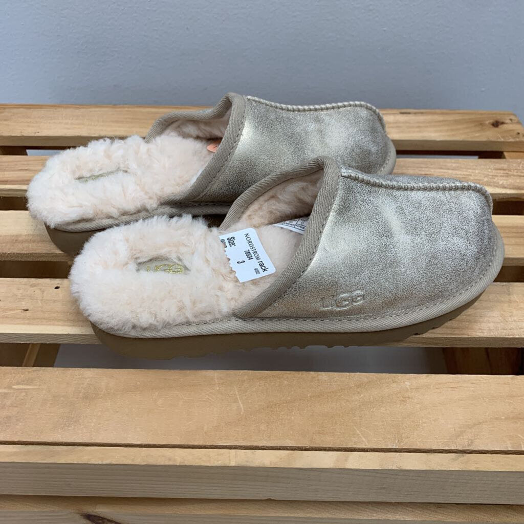 3Y: UGG Metallic Slippers NWT