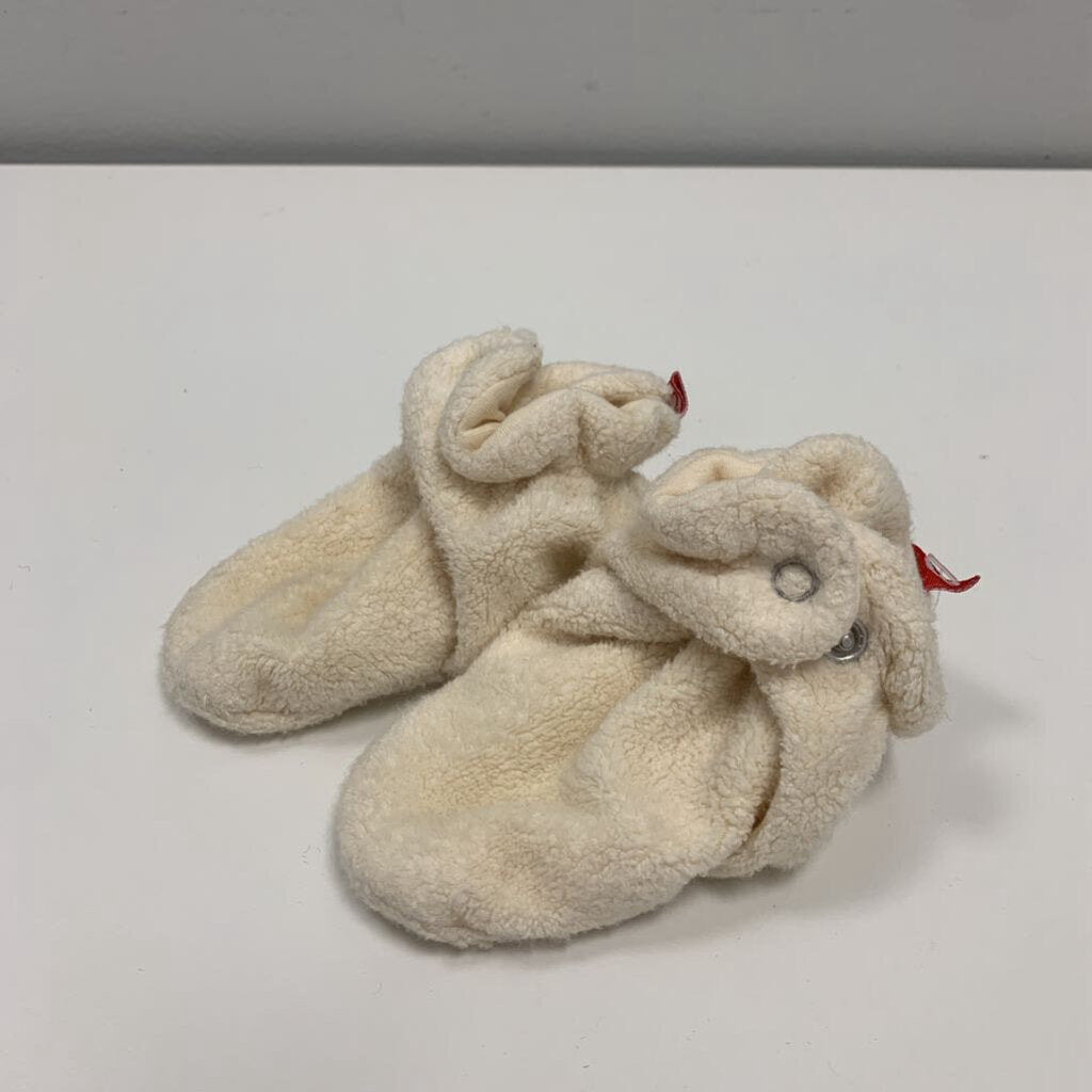 6-12M: Zutano crib slippers