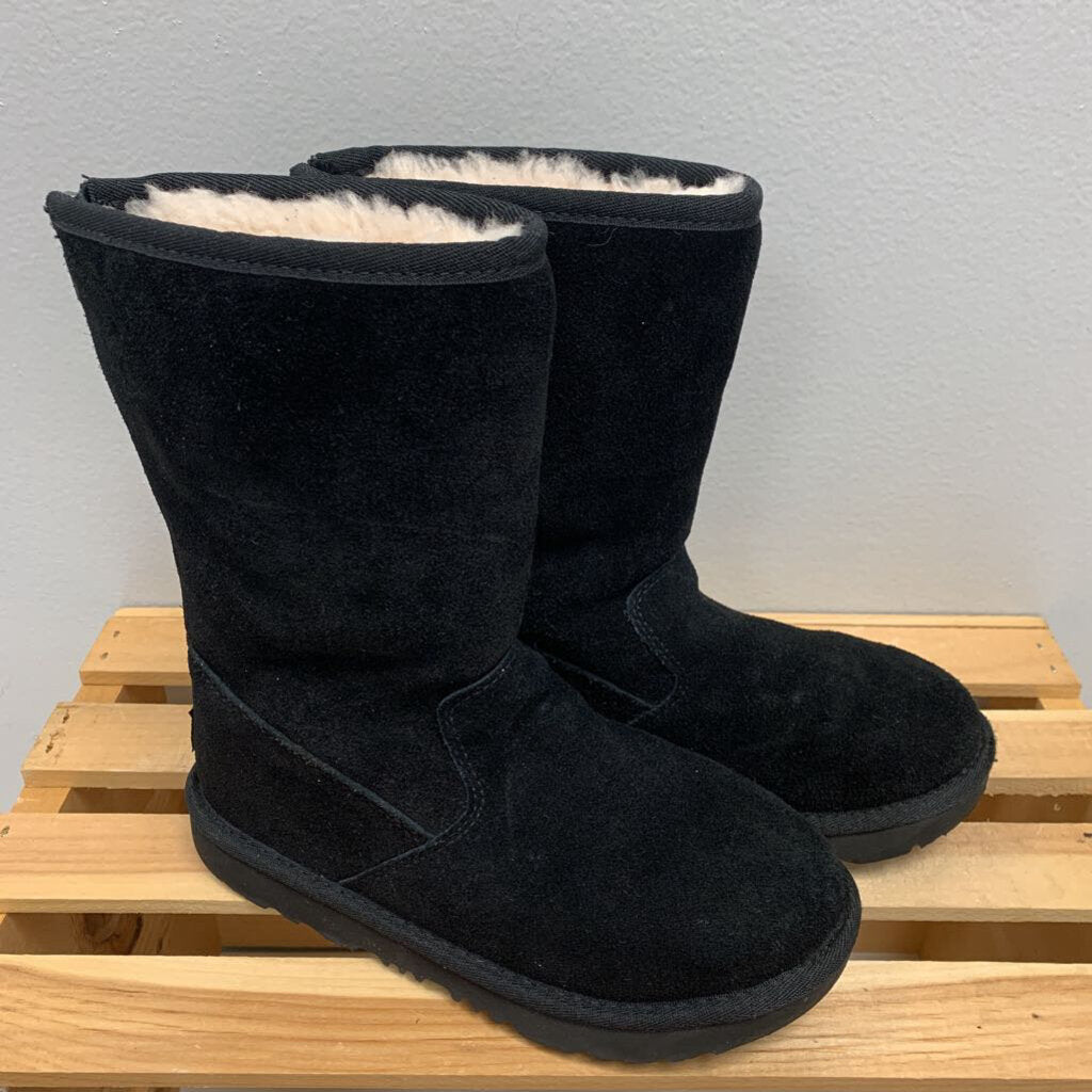 2Y: UGG fleece lined boots