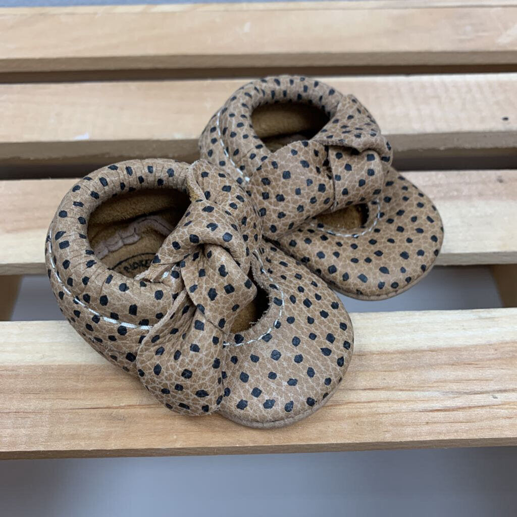 0:Freshly Picked bow knot crib shoes