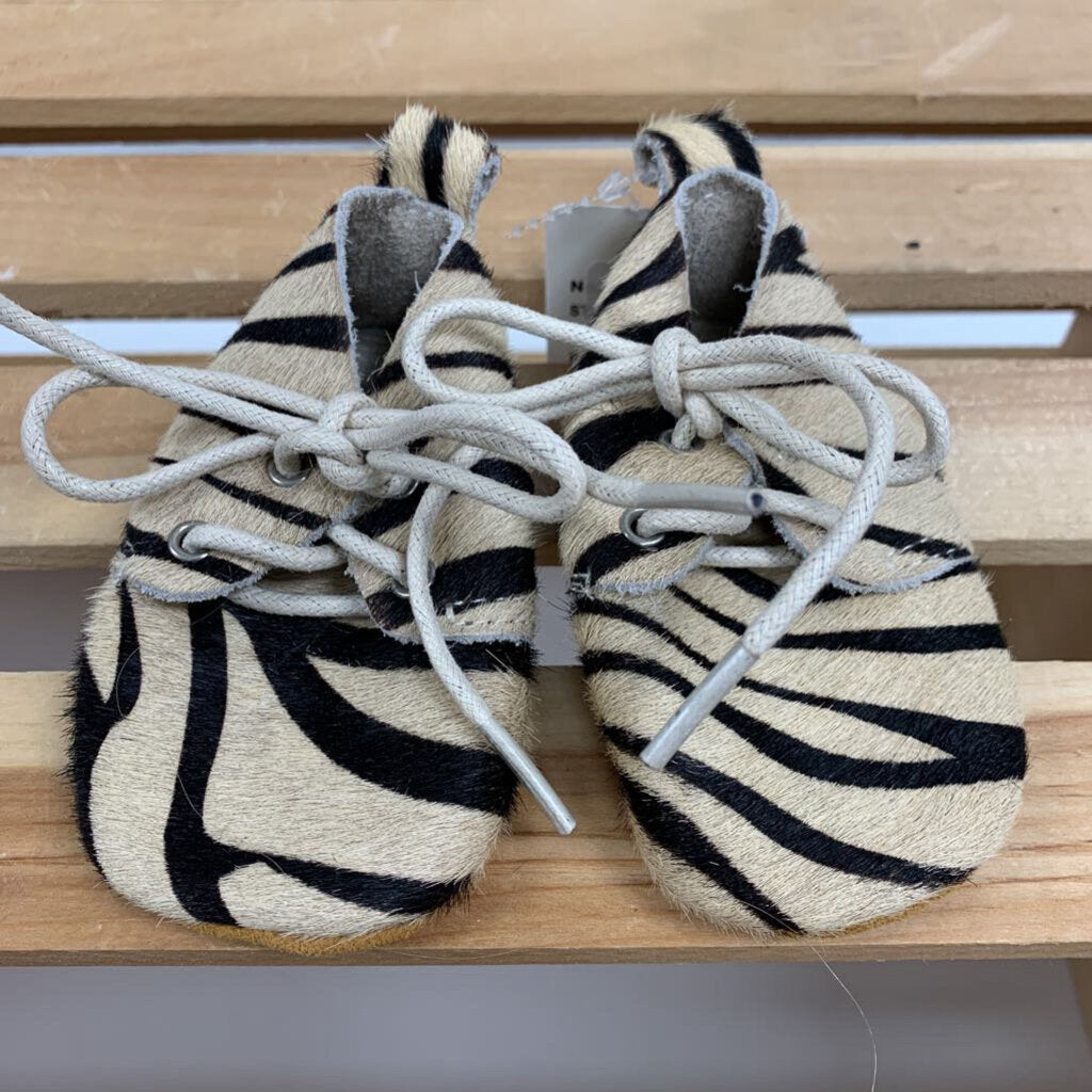 3-6M: Zebra print crib slippers