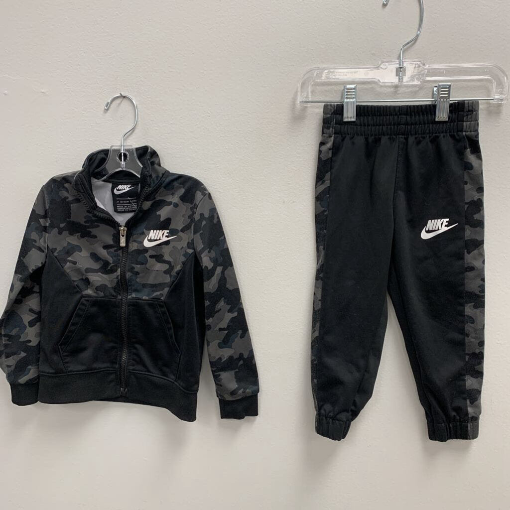 2T: Nike Camo Tracksuit