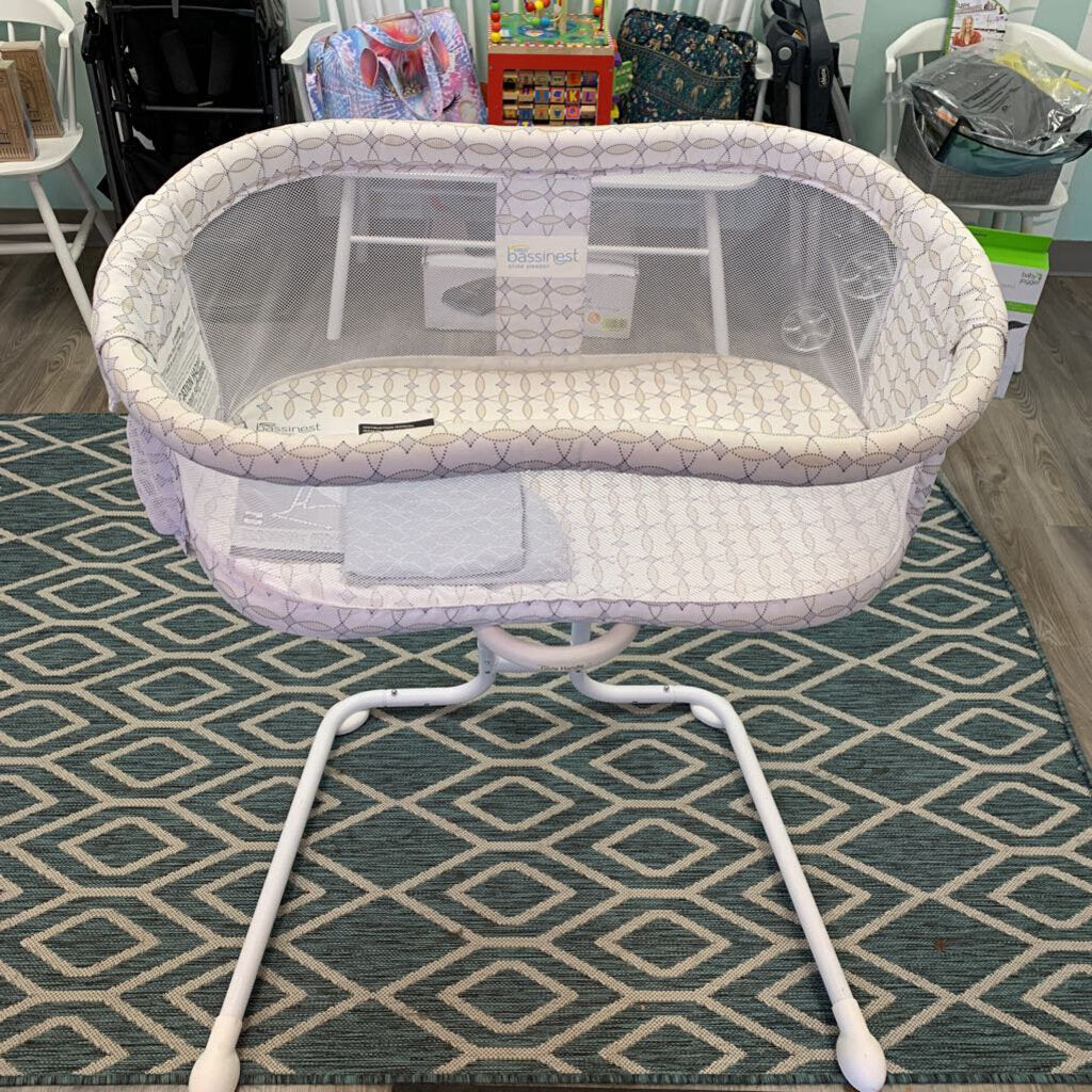 HALO Bassinest Glide Sleeper w/ Extra Sheet