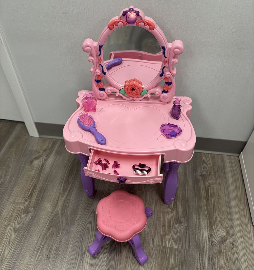 Princess Light Up Vanity w/ accessories as shown