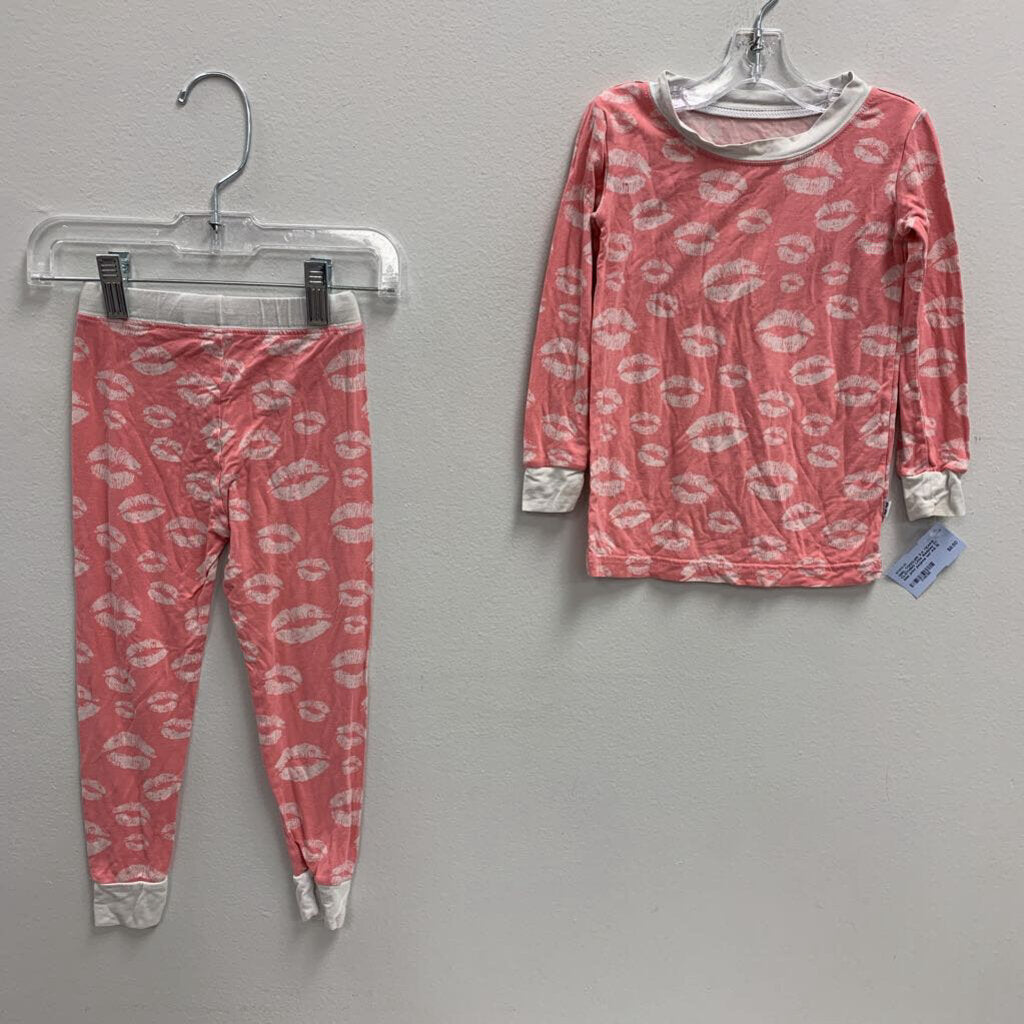 2T: kiss print pajama set AS IS