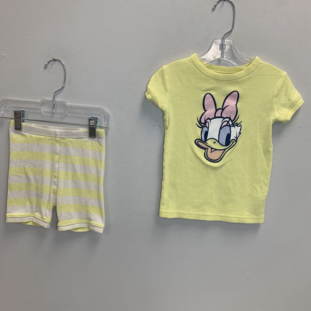 5: Daisy Duck T-Shirt + Shorts Set