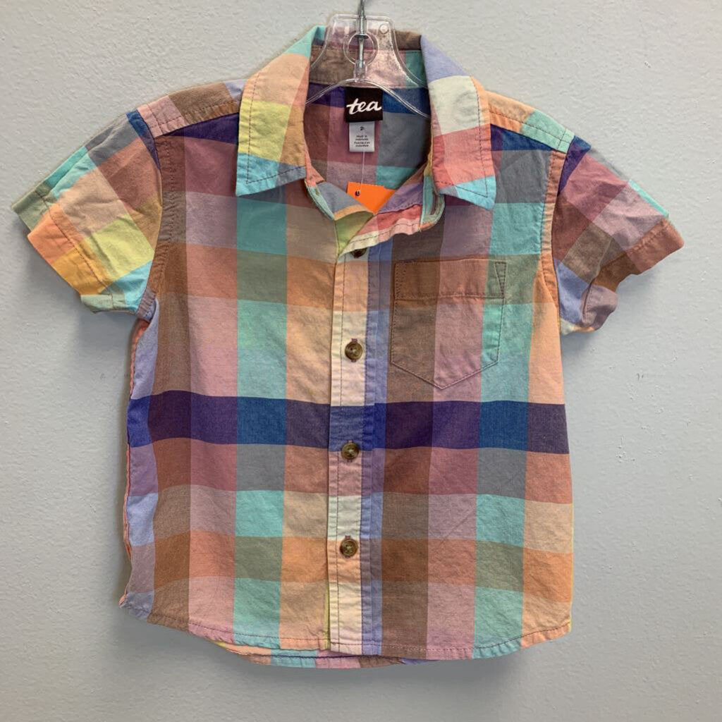 2: Plaid Short Sleeve Collared Shirt