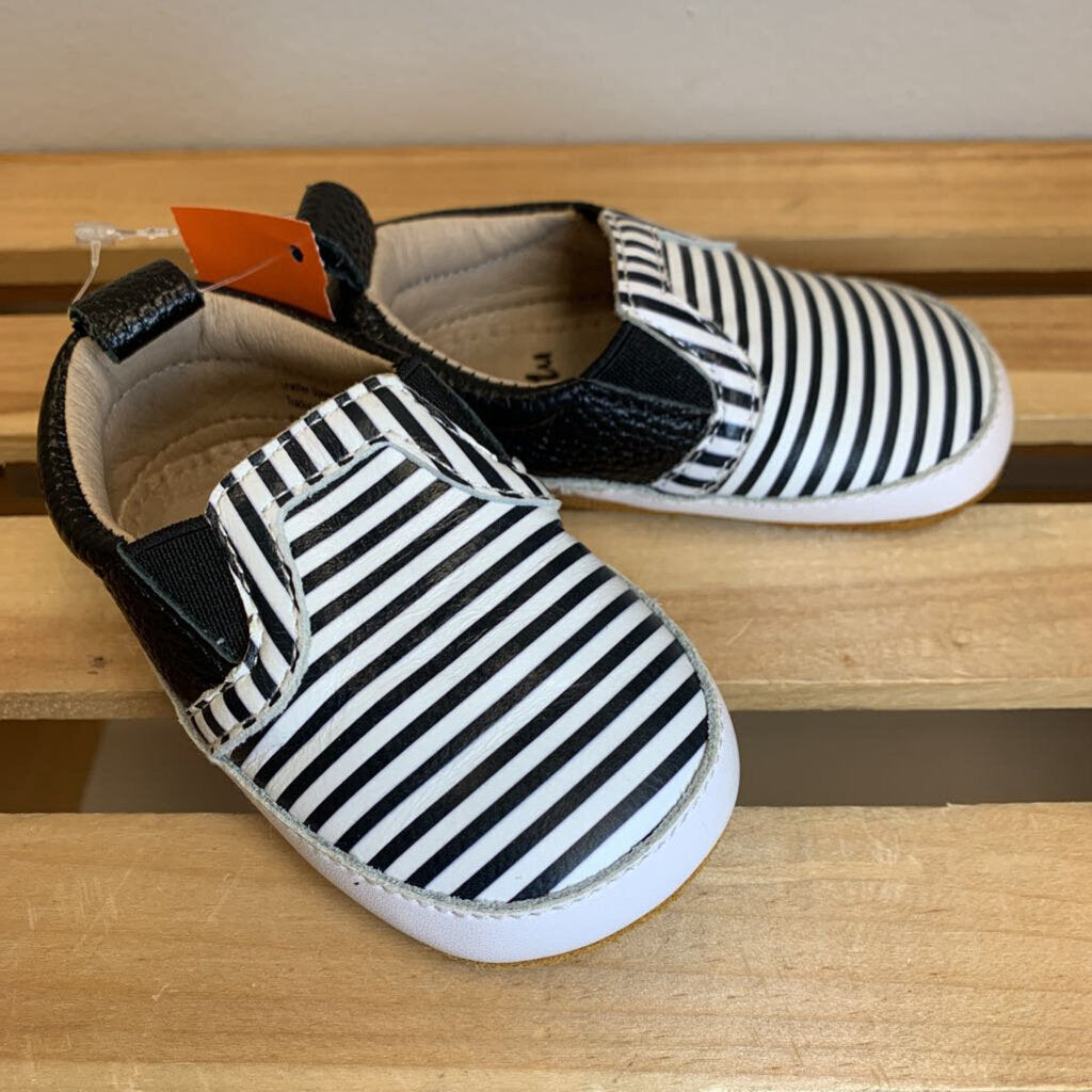 6-12M: Black & White striped Shoes