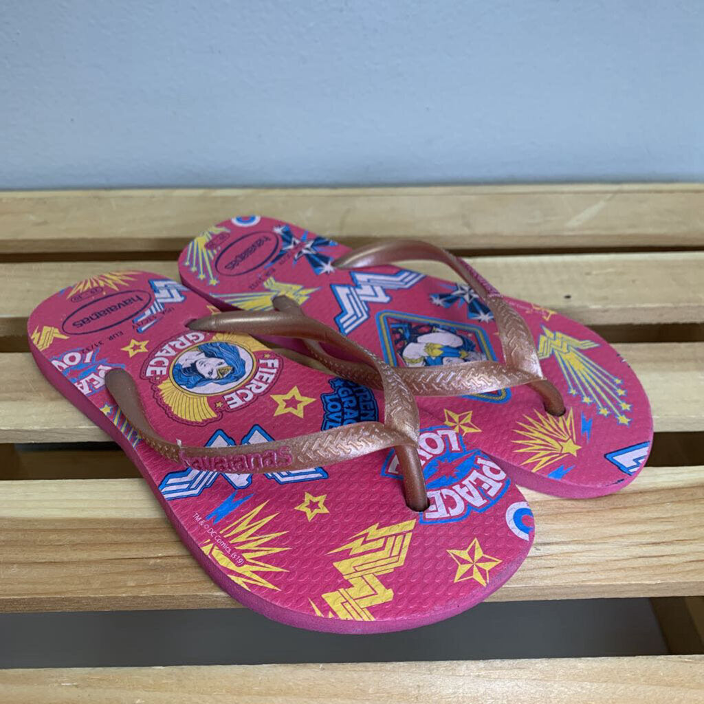 13C-1Y: Wonder Woman Flip Flops (29/30)