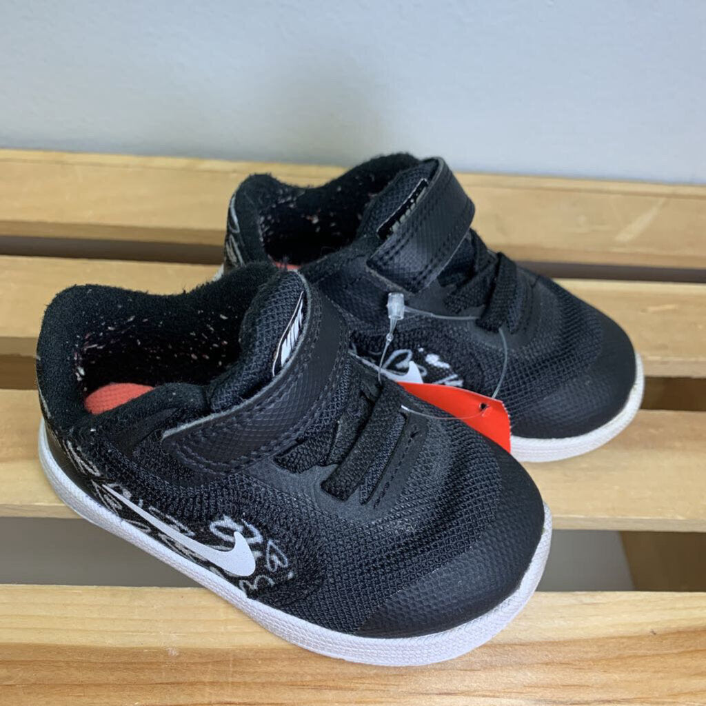 5: Revolution 3 Print TD 'Black Hearts' Sneakers