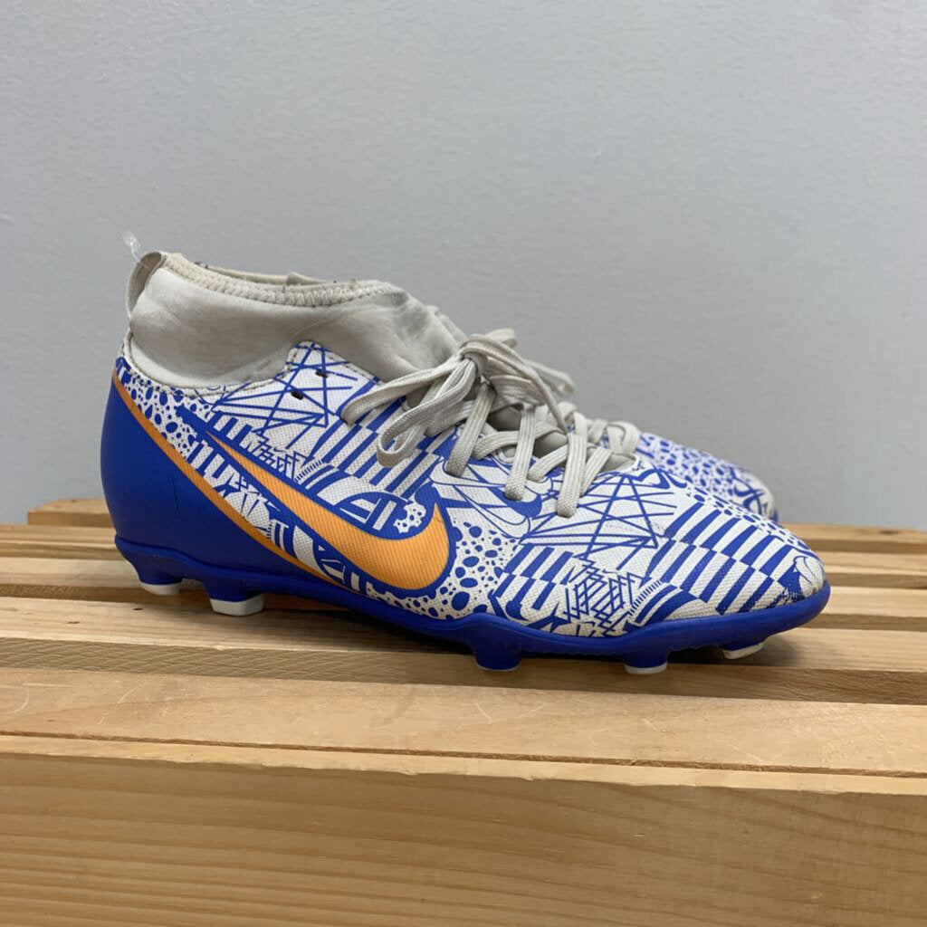 4.5Y: Mercurial Superfly 9 Club CR7 Soccer Boot