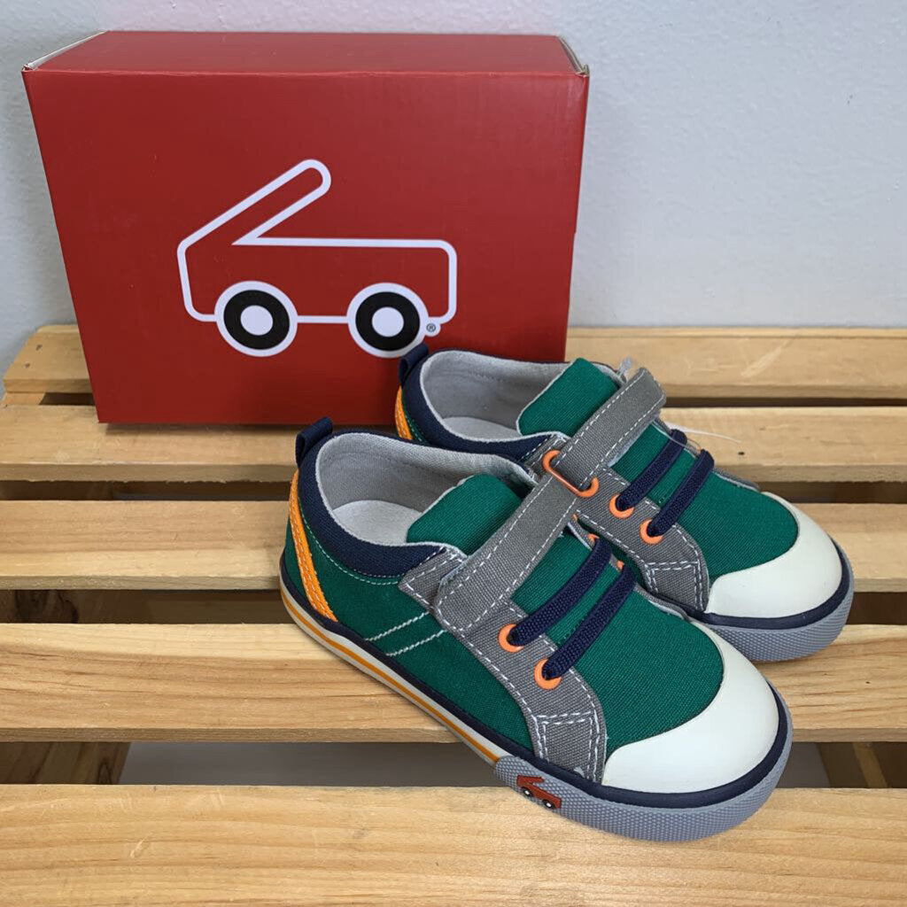 9: Tanner Sneakers NIB