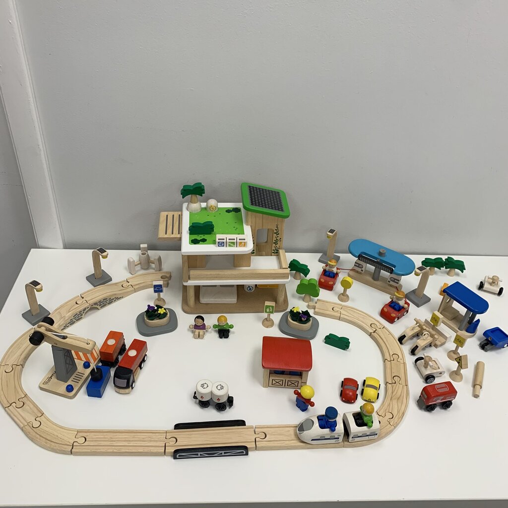 Eco Town w/ pieces as shown