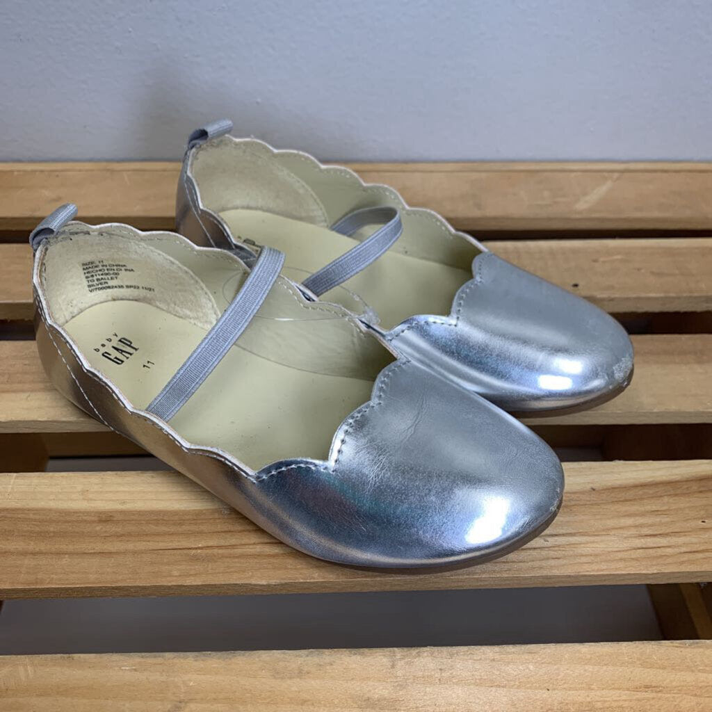 11: Scalloped Metallic Ballet Flats