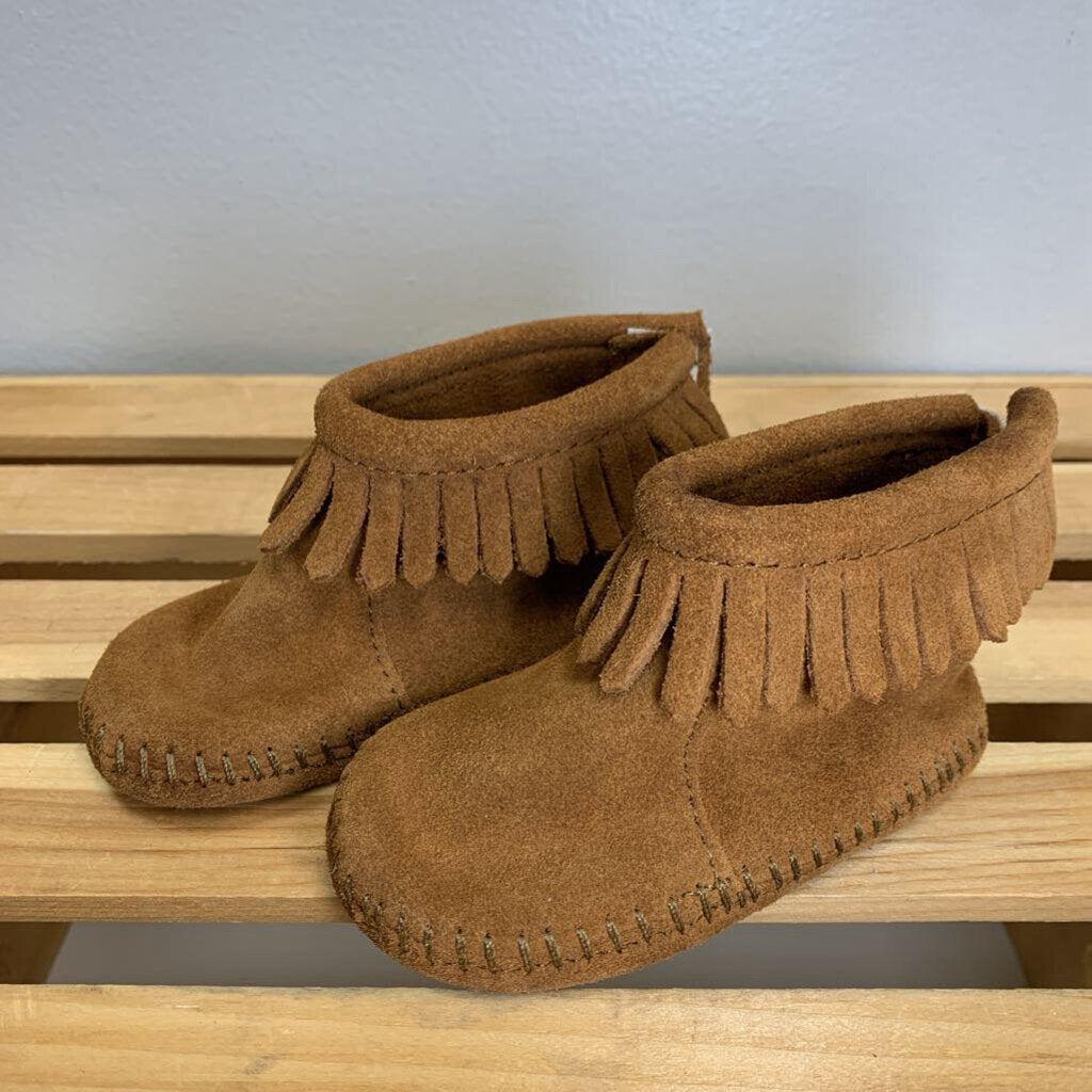 4: Infant Back Flap Bootie
