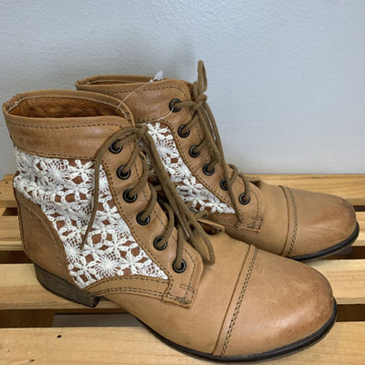 4Y: Thundr-C Crocheted Boots (Womens Size 5.5)