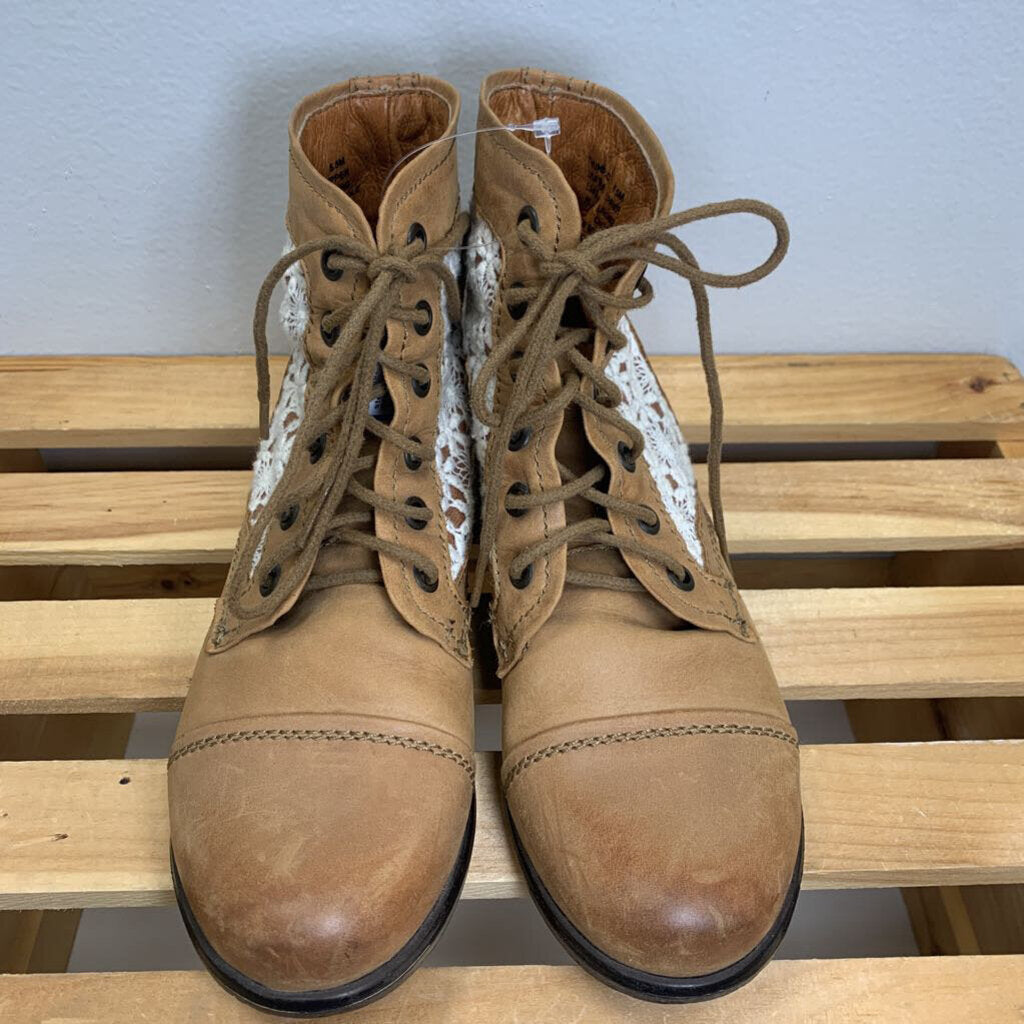 4Y: Thundr-C Crocheted Boots (Womens Size 5.5)