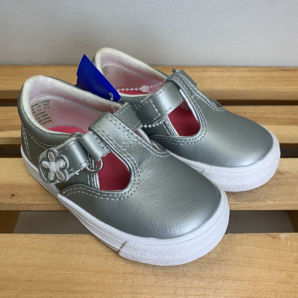 5.5: Daphne T-Strap Shoes