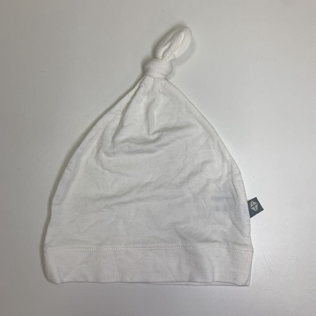 3-6M: Knotted Cap