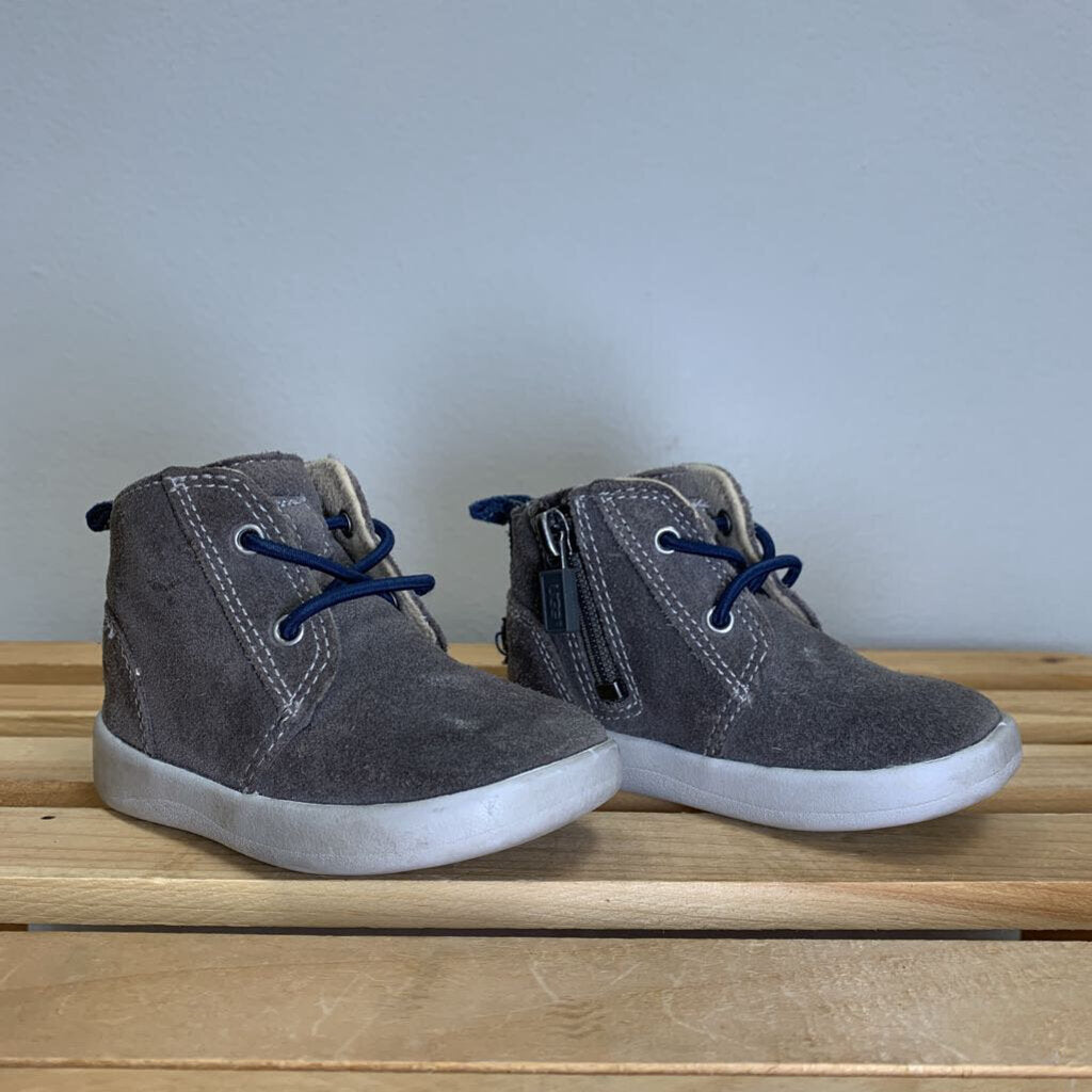 2: Kristjan Chukka Boots