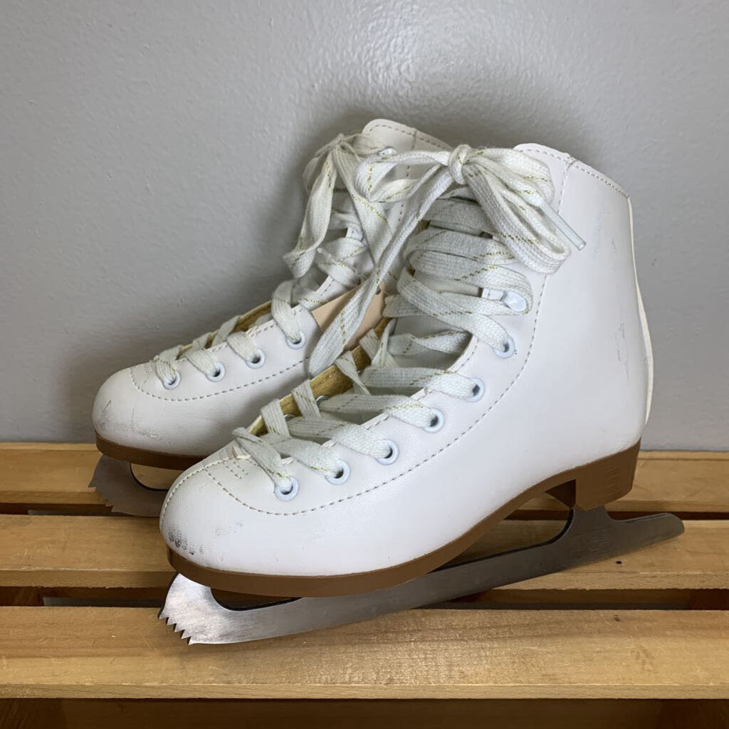 13: Classic Figure Skating Skates
