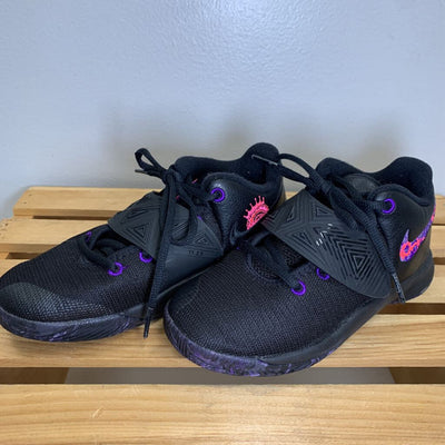 1: Kyrie Flytrap III Sneakers