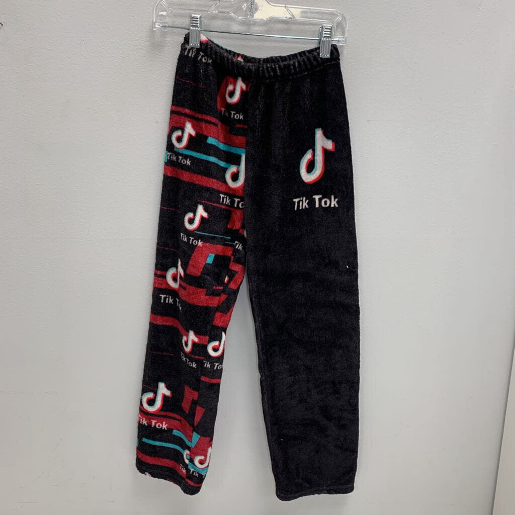 7/8: Plush Pants - Tik Tok