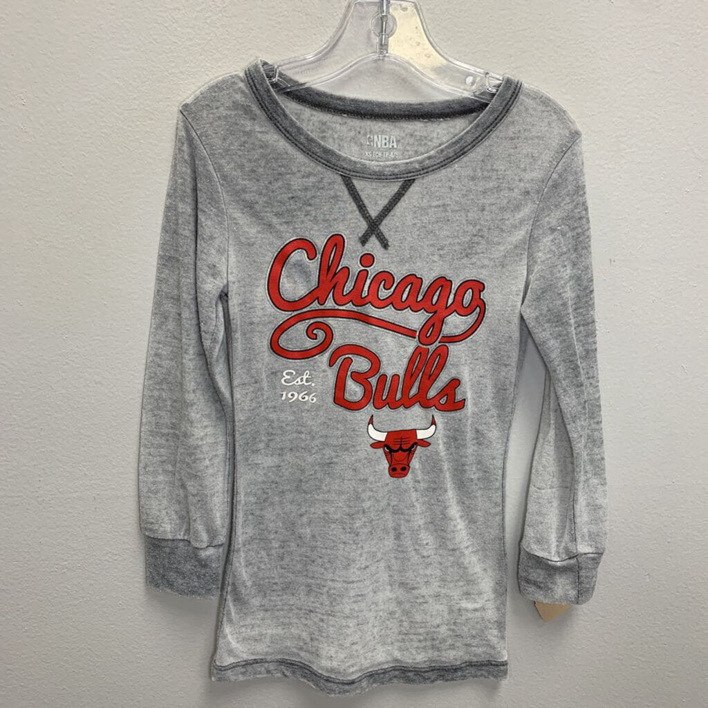 4-5: Chicago Bulls Retro Logo Long Sleeve T-Shirt