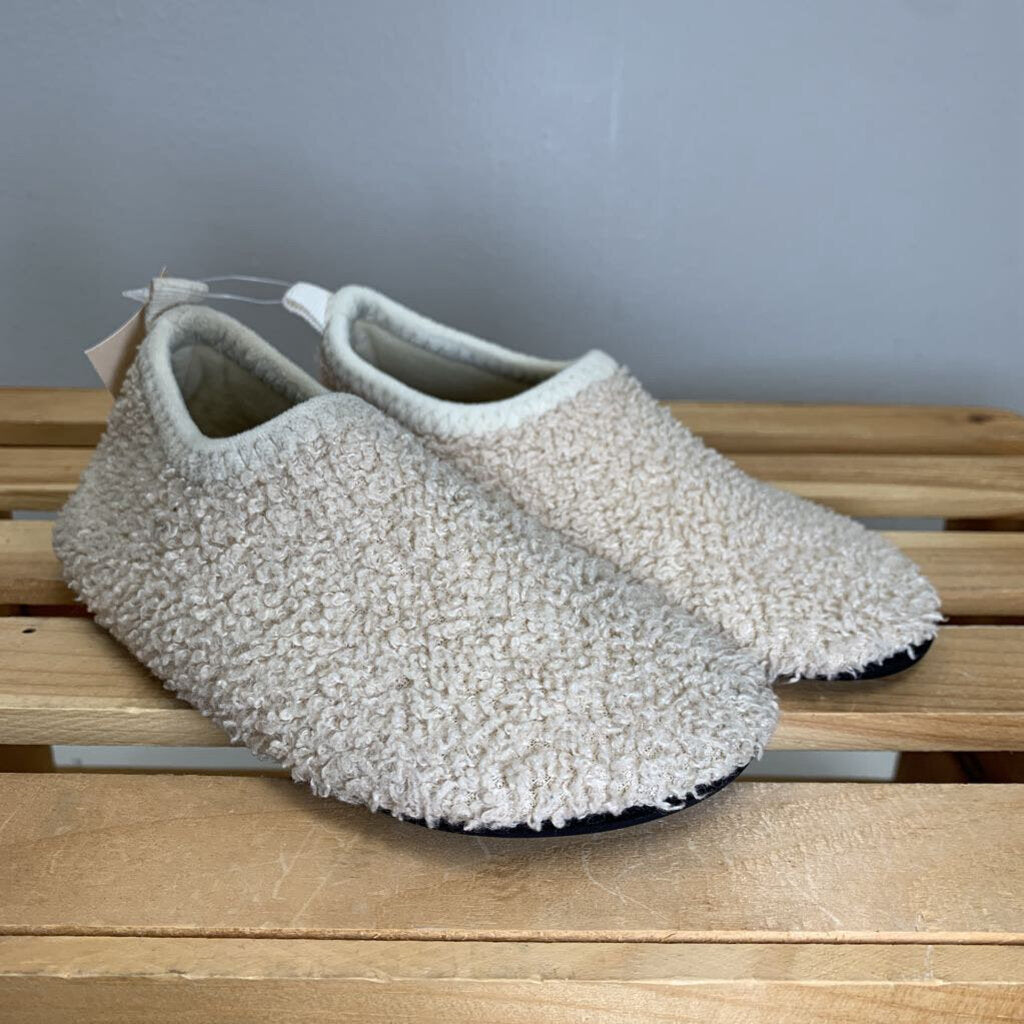 5-6: BeComfy Teddy Fleece Slippers