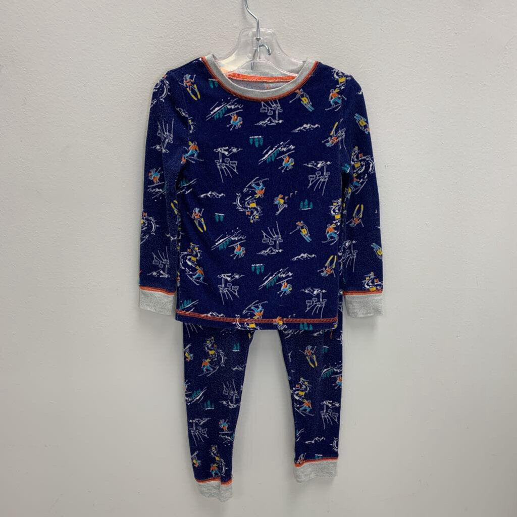 4: Pajama Set - Skiing