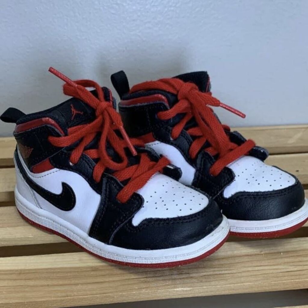 9: Nike Court Borough Mid 2 Sneakers