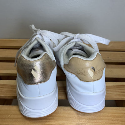 1: Uno Gen1 Butterfly Sneaker w/ Air Cooled Memory Foam