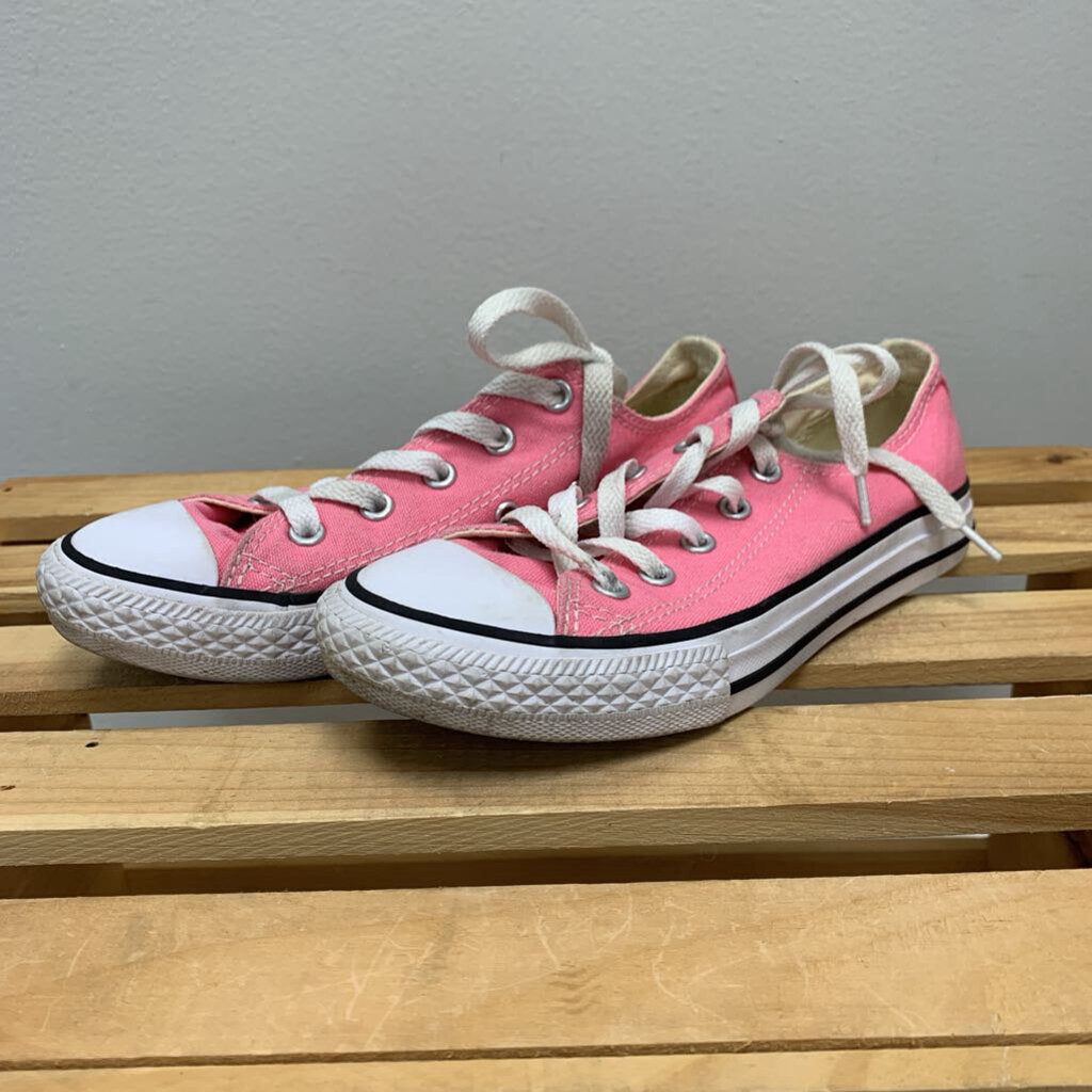 1: Converse Chuck Taylor All Stars Sneakers