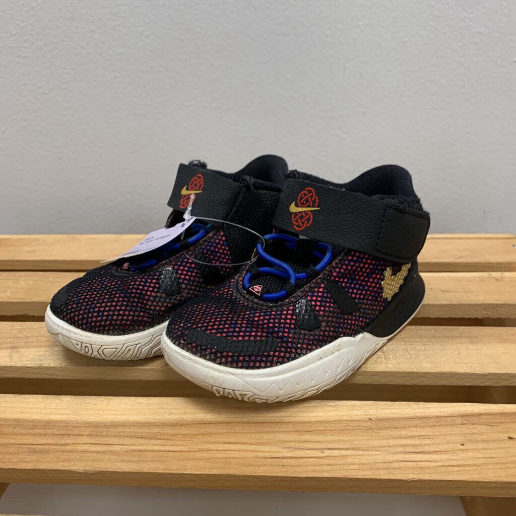 7: Kyrie 7 TD Sneakers