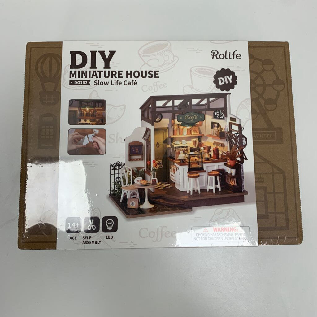 DIY Miniature House NIB