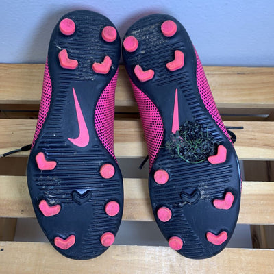 2: Bravata Soccer Cleats