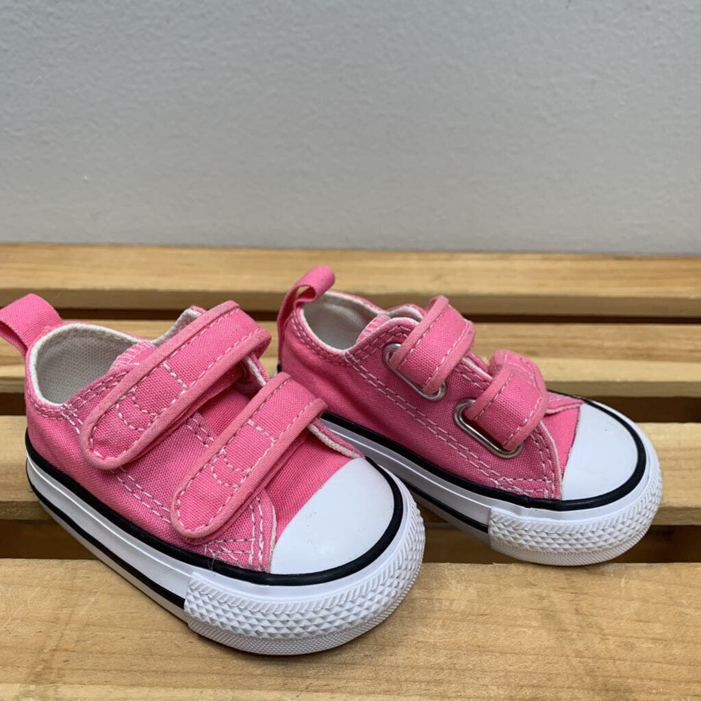 2: Chuck Taylor All Star Easy-On Canvas