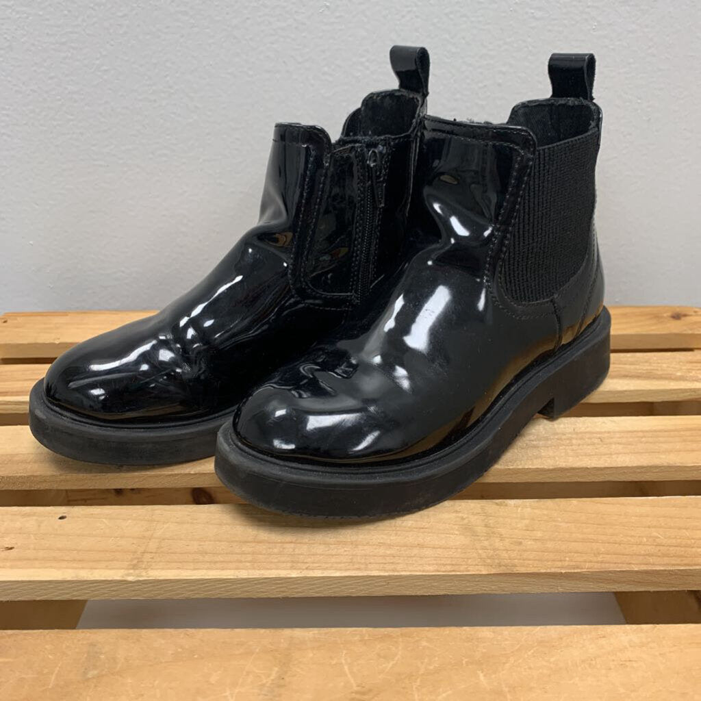 13/13.5: Faux Patent Chelsea Boots (size 31)