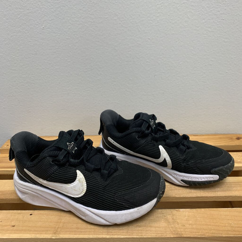 11: Star Runner 4 Sneakers
