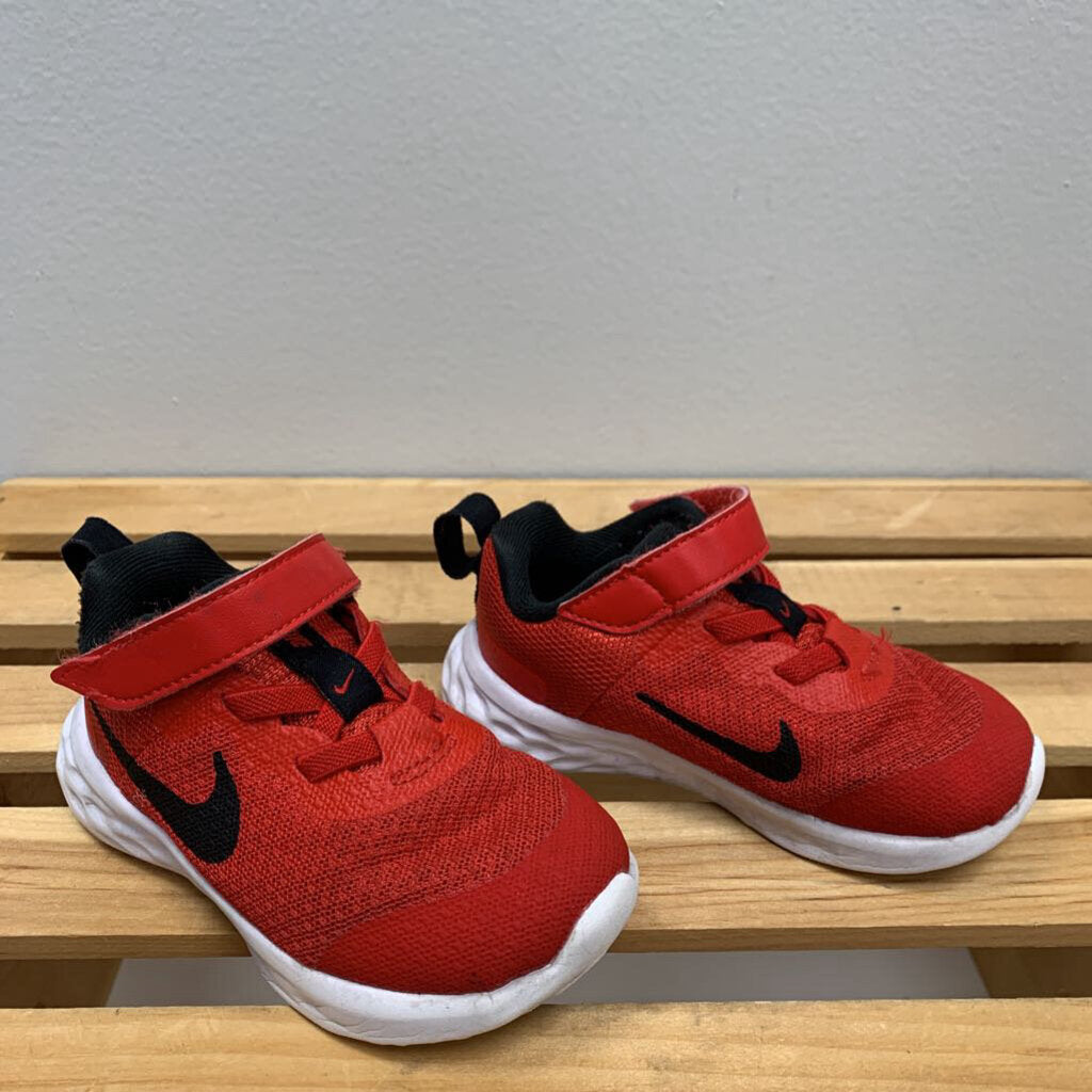 6C: Revolution 6 Sneakers