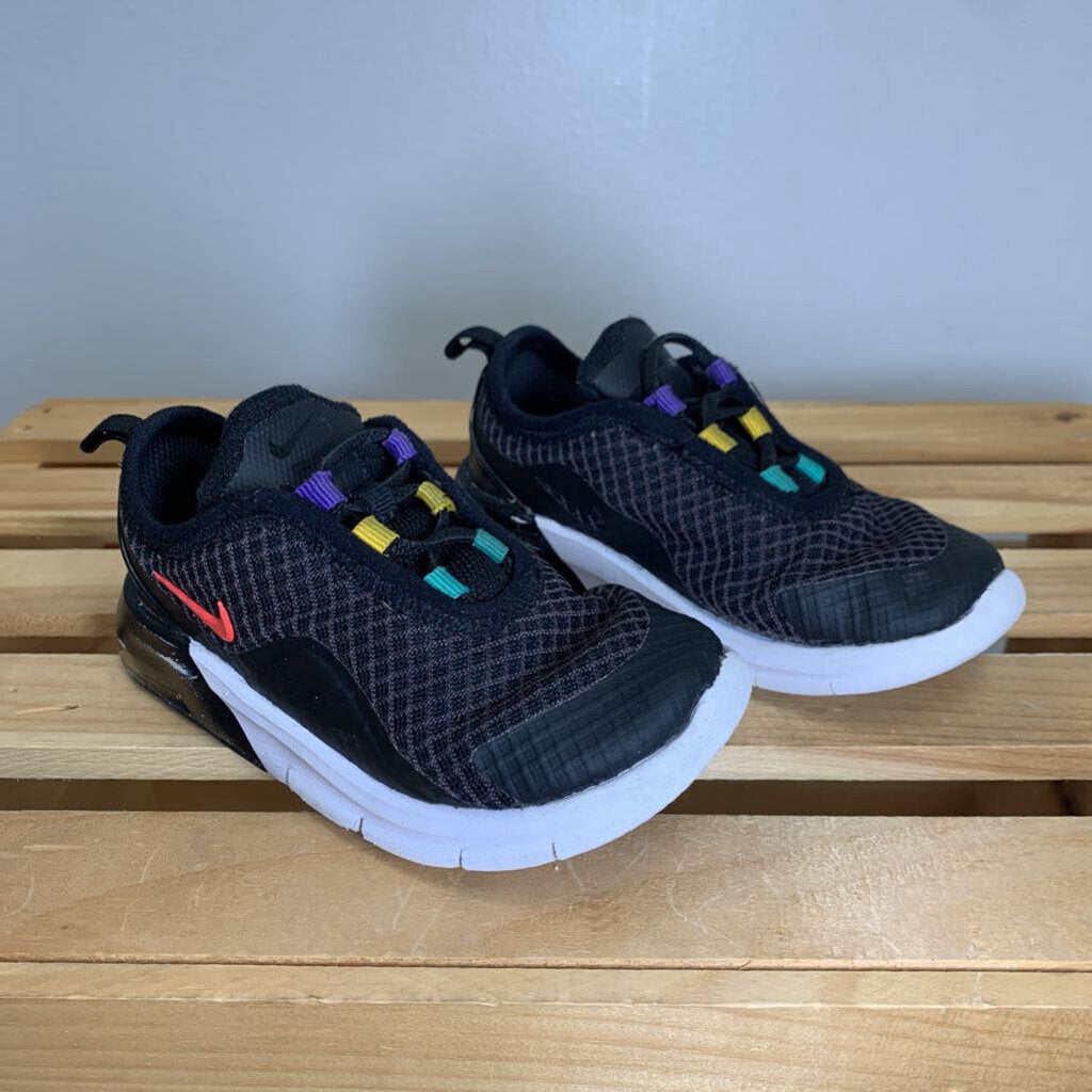 8: Air Max Motion 2 Sneakers