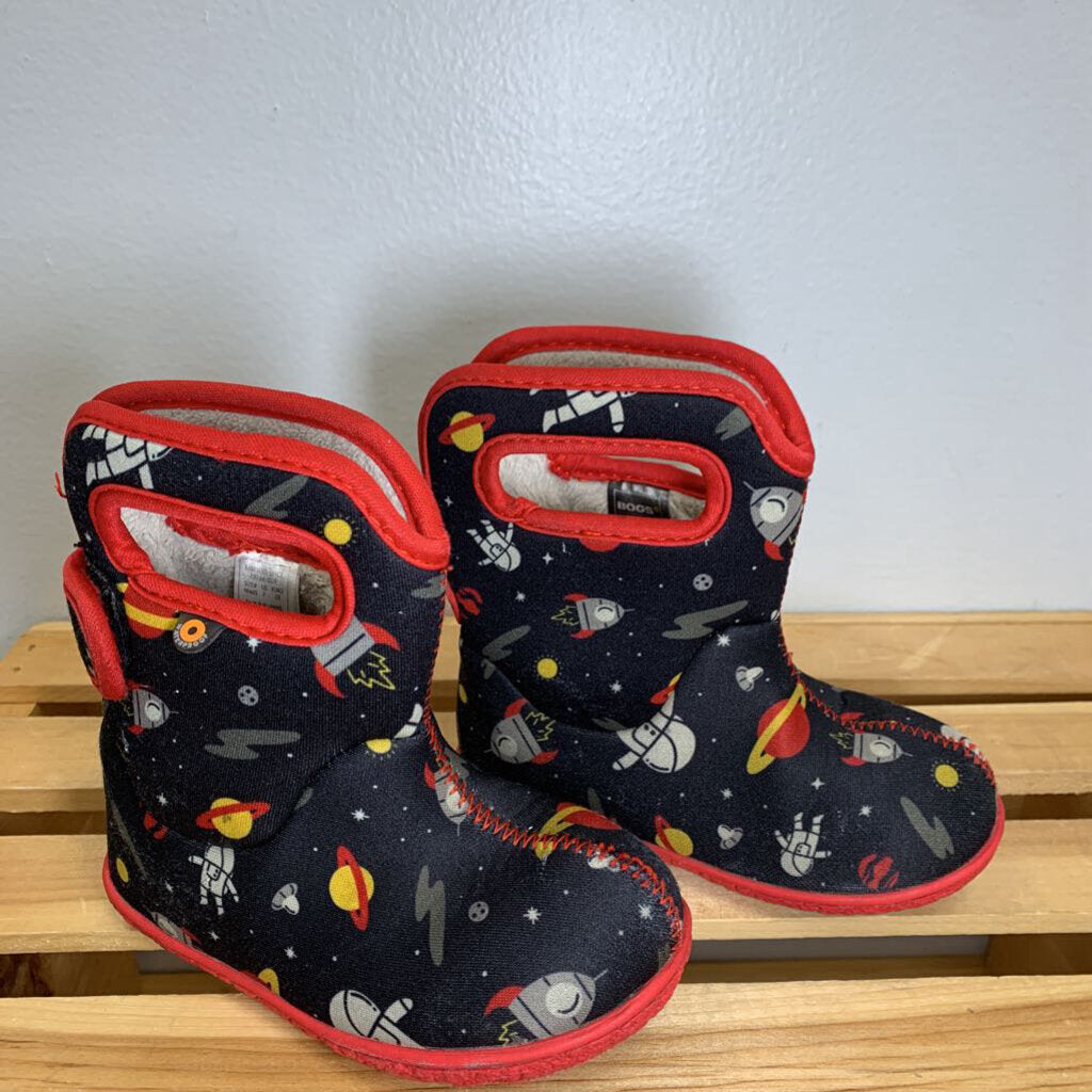 7: Insulated Waterproof Boots - Space