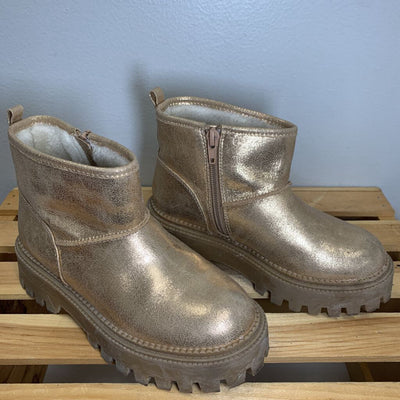 1: Vita Girl's Kozy Fashion Boot - Metallic